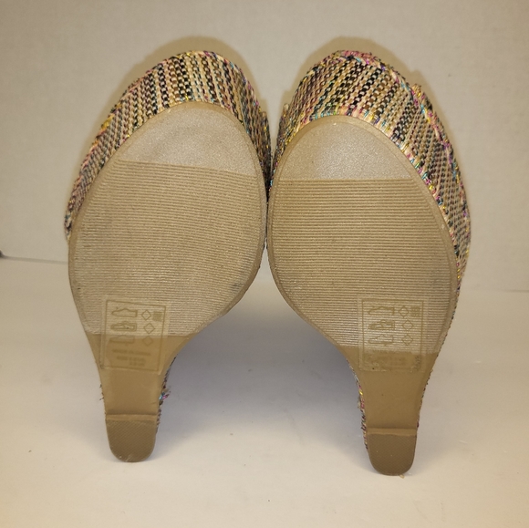 Shoedazzle Multicolored Wedges with Metallic Thread Woven Size 5.5 - Picture 6 of 8